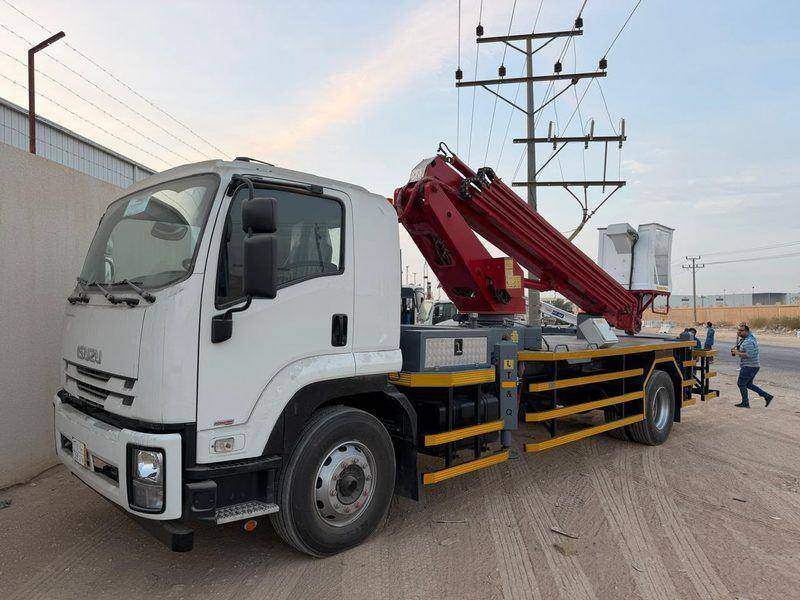 20 m aerial work platform folded on the truck deck 20 m aerial work platform folded on the truck deck