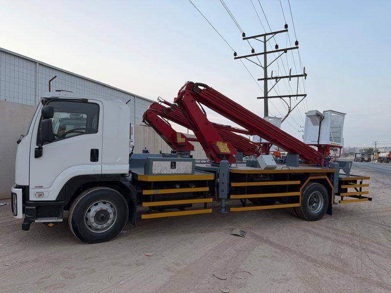 Articulated boom detail of the 20 m aerial work platform