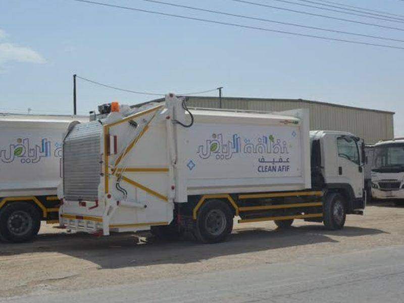 ضاغطات نفايات مدهونة بهوية العميل سلّمناها لعقد نظافة بلدي شراء ضاغطة نفايات للبلديات: السعة ونسبة الكبس