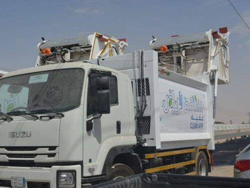 شاحنتا ضاغطة نفايات إيسوزو جاهزتان لتسليم عقد النظافة شاحنتا ضاغطة نفايات إيسوزو جاهزتان لتسليم عقد النظافة