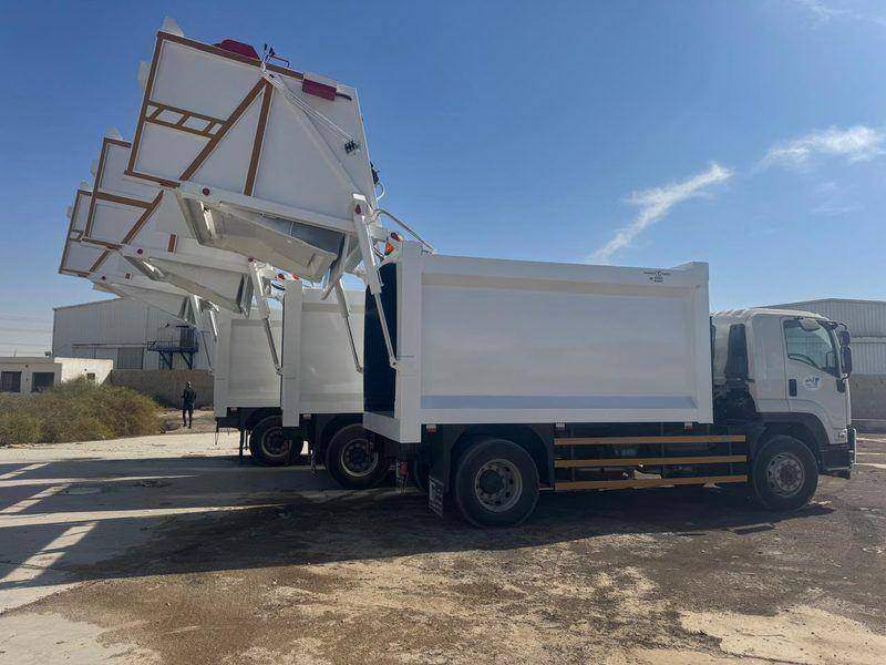 ضاغطة نفايات أثناء التفريغ الهيدروليكي الكامل للمخلفات ضاغطة نفايات أثناء التفريغ الهيدروليكي الكامل للمخلفات
