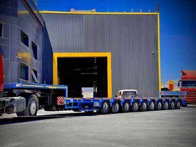 Hydraulic lowbed trailer with multiple axles for heavy equipment transport