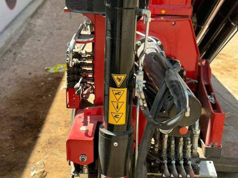 High-pressure hydraulic lift cylinder on the knuckle boom crane High-pressure hydraulic lift cylinder on the knuckle boom crane