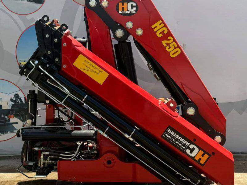 كرين مفصلي HC 250 بأذرع تلسكوبية متعددة المراحل كرين مفصلي HC 250 بأذرع تلسكوبية متعددة المراحل