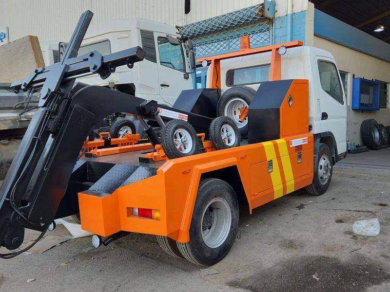 Recovery wrecker with a hydraulic tow boom equipped for vehicle recovery Recovery wrecker with a hydraulic tow boom equipped for vehicle recovery